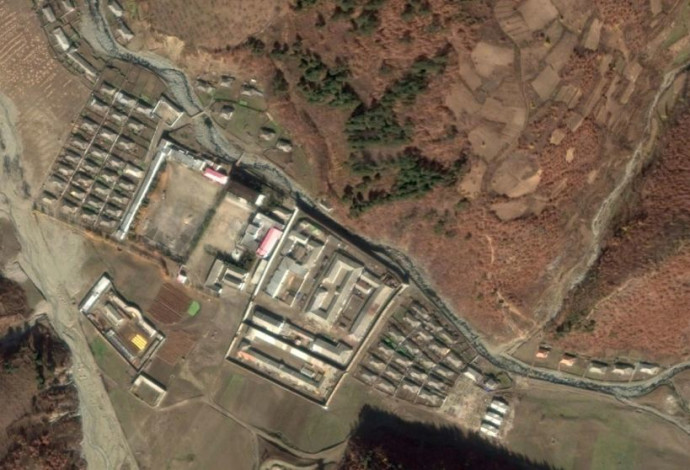 תמונות לוויין מחנה מספר 12 בהואריונג בקוריאה הצפונית (צילום:  google earth)