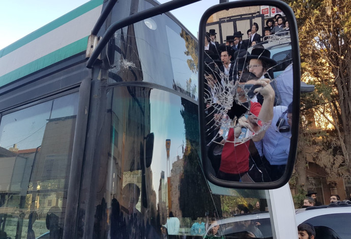 האוטובוס שהותקף על ידי החרדים (צילום:  אהוד אמיתון/TPS)