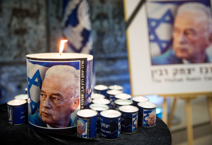 נרות זיכרון בטקס האזכרה ליצחק רבין ז"ל (צילום:  פלאש 90)