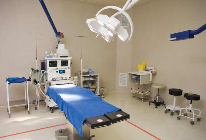 חדר ניתוח (צילום:  אינג אימג')
