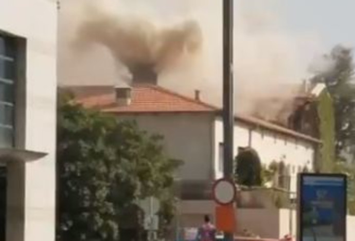 שריפה במסעדת "קלארו" בשרונה (צילום:  צילום מסך)