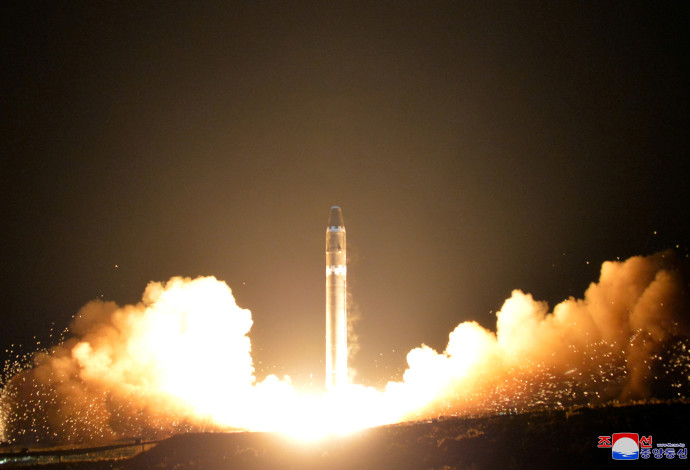 שיגור הטיל הצפון קוריאני (צילום:  רויטרס)