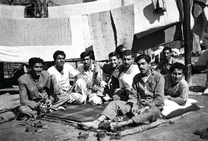 אסירים יהודים בכלא בבגדד (צילום:  באדיבות המרכז לתיעוד חזותי ע"ש אוסטר בבית התפוצות – מוזיאון העם היהודי)