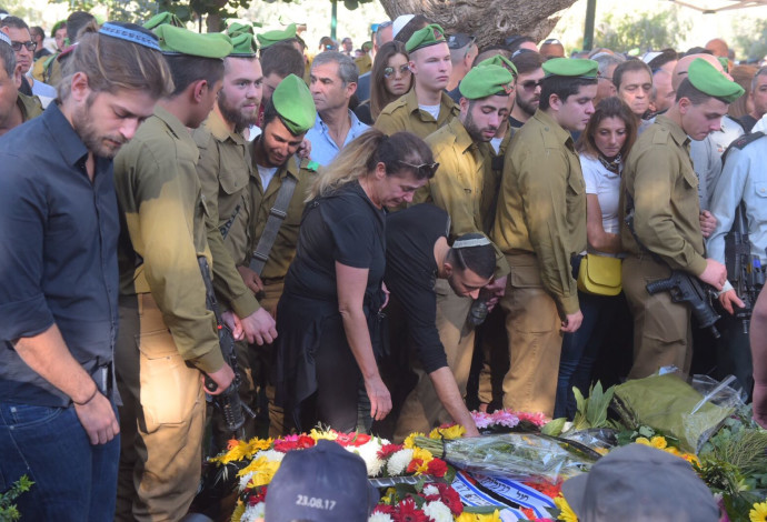 הלוויתו של החייל רון יצחק קוקיא ז"ל (צילום:  אבשלום ששוני)