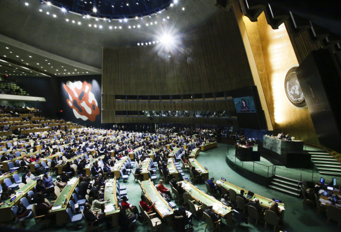 ניקי היילי נואמת בעצרת האו"ם (צילום:  AFP)