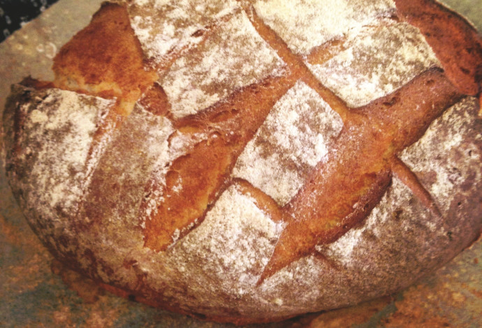 לחם באפייה ביתית (צילום:  פסקל פרץ-רובין)