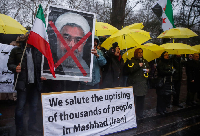 הפגנות נגד המשטר באיראן (צילום:  רויטרס)