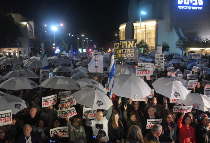 הפגנה בתל אביב נגד השחיתות (צילום:  אבשלום ששוני)