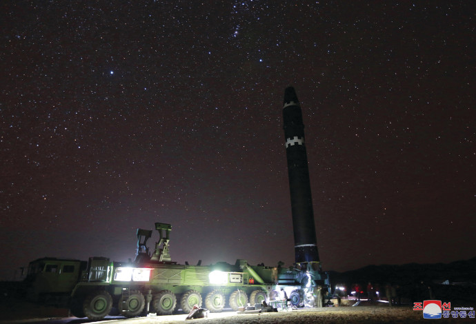 הוואסונג־15, הטיל הבליסטי החדש של קוריאה הצפונית (צילום:  רויטרס)