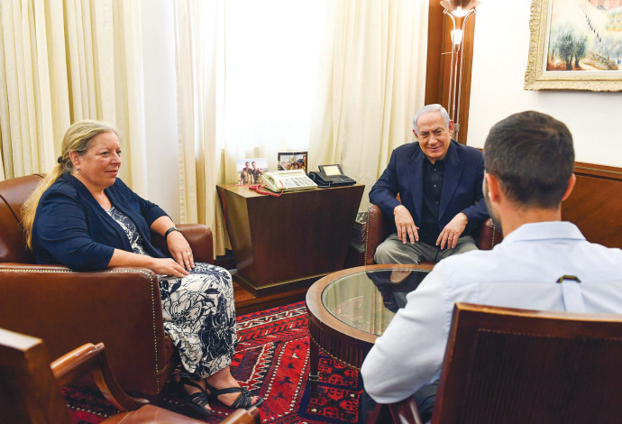 רה"מ עם המאבטח מהשגרירות בירדן  (צילום:  חיים צח, לע"מ)