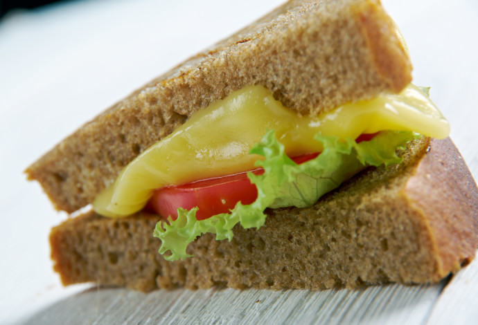 סנדוויץ' עם גבינה (צילום:  אינג אימג')