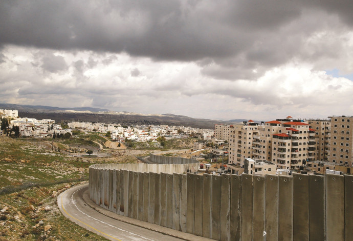 גדר ההפרדה במזרח ירושלים (צילום:  רויטרס)