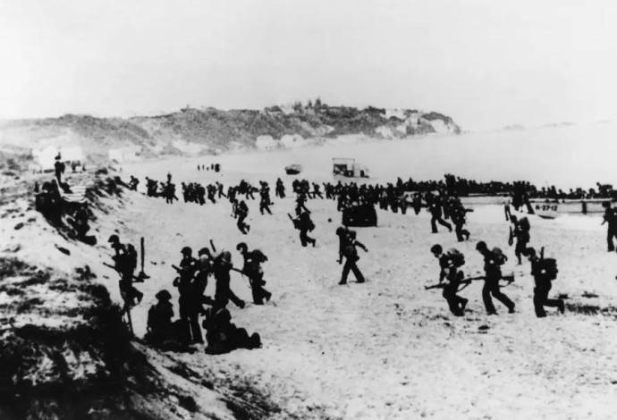 חיילי בעלות הברית נוחתים באלג'יריה
