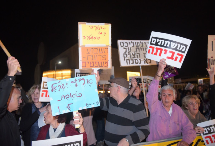 הפגנה נגד השחיתות בתל אביב (צילום:  אבשלום ששוני)