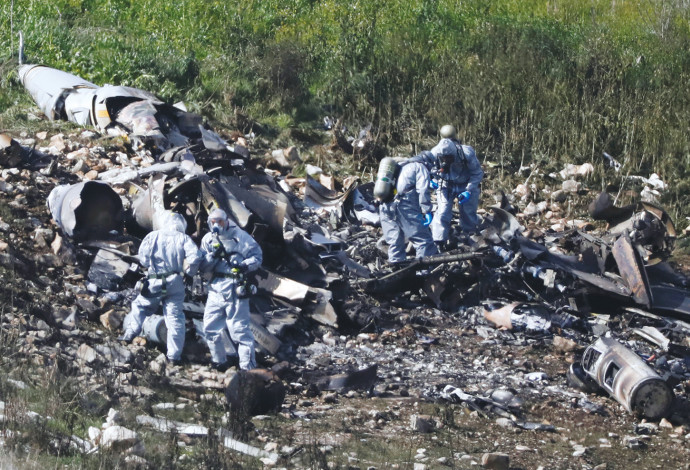 שברי המטוס שהופל ליד הרדוף (צילום:  רויטרס)