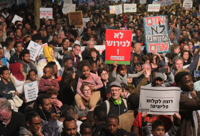 הפגנה נגד גירוש מבקשי מקלט בתל אביב (צילום:  אבשלום ששוני)
