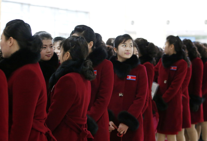 נבחרת המעודדות של קוריאה הצפונית (צילום:  רויטרס)