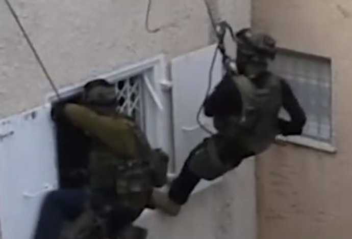 הפריצה לבית בחיפה (צילום:  דוברות המשטרה)