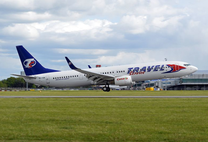 מטוס של חברת travel service (צילום:  Gforce800, ויקיפדיה)
