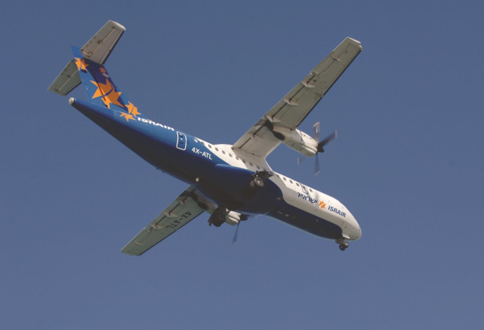 מטוס ישראייר (צילום:  ראובן קסטרו)