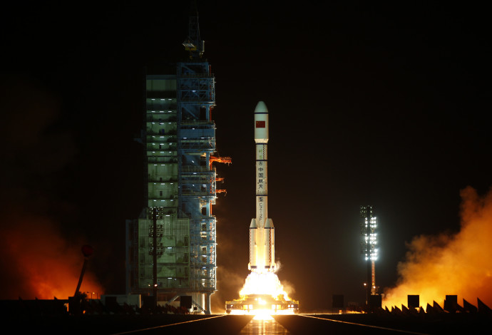 שיגור תחנת החלל הסינית טיאנגונג-1" (צילום:  רויטרס)