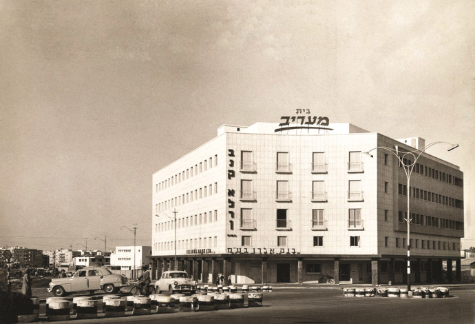 בניין בית מעריב, 1957 (צילום:  פאול גולדמן)