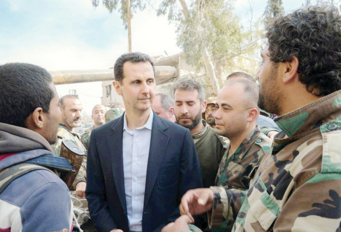 בשאר אסד במפגש עם חיילי צבא סוריה (צילום:  רויטרס)