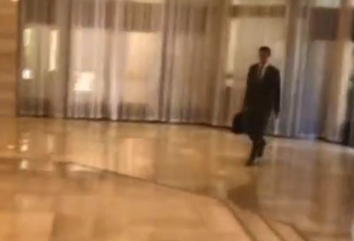 אסד מגיע לארמון הנשיאות (צילום:  צילום מסך)