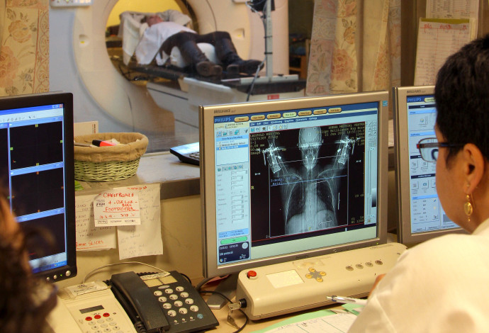 בדיקת CT לסרטן השד  (צילום:  חן לאופולד, פלאש 90)