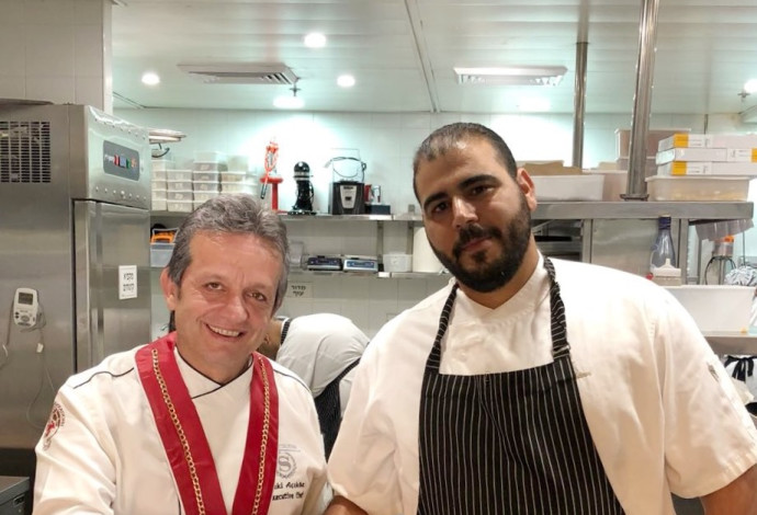 השף אסף שטרן עם השף הטורקי זאקי אזיקוט  (צילום:  יח"צ)