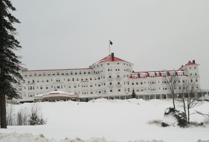 בתמונה: בית המלון בו שהה הבעל: Omni Mount Washington Resort