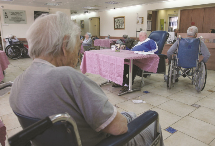 קשישים (צילום:  אנה קפלן, פלאש 90)