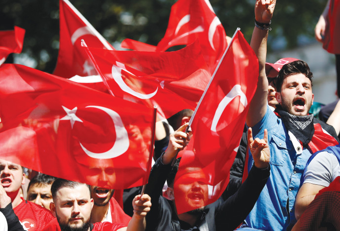 הפגנה בטורקיה נגד ישראל (צילום:  רויטרס)