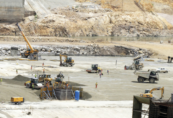 העבודות על "סכר התקומה" באתיופיה (צילום:  רויטרס)