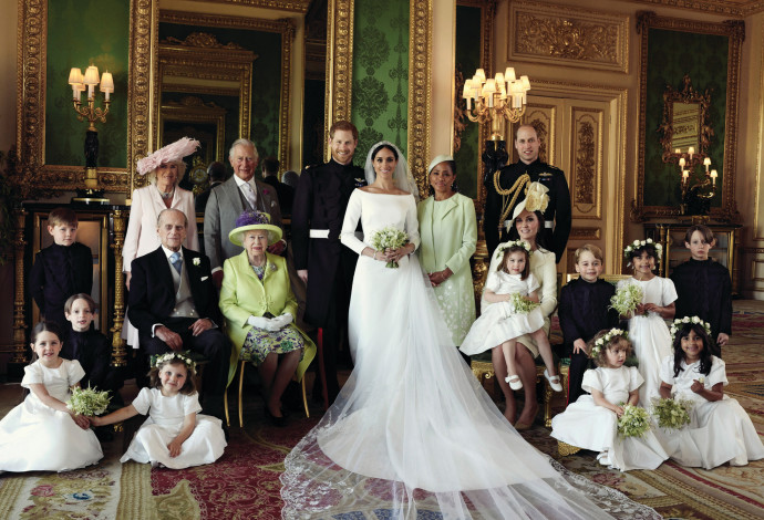 המשפחה המלכותית בתצלום רשמי ראשון (צילום:  רויטרס)