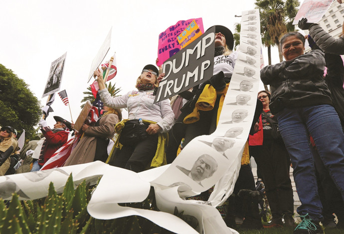 הפגנה נגד דונלד טראמפ (צילום:  רויטרס)