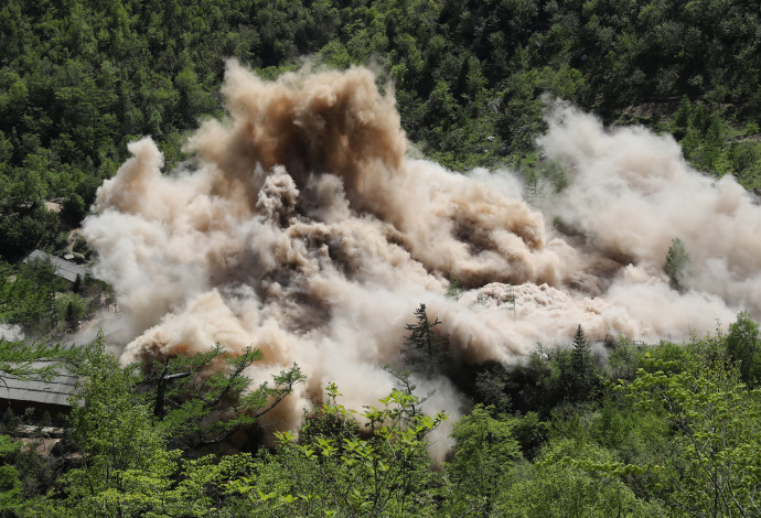 תיעוד פיצוץ אתר הגרעין הצפון קוריאני  (צילום:  רויטרס)
