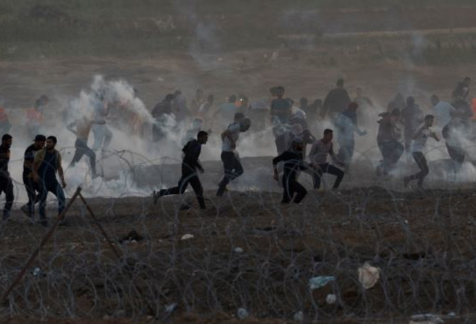 עימותים עם פלסטינים בגבול רצועת עזה (צילום:  דובר צה"ל)