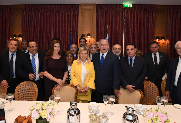 ראש הממשלה נתניהו ורעייתו עם ראשי הקהילה היהודית בצרפת (צילום:  חיים צח, לע"מ)