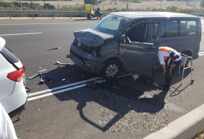 תאונת דרכים בכביש 471 (צילום:  דוברות הצלה פתח תקווה)
