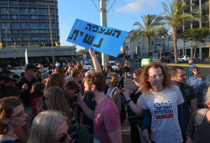הפגנה מול כנס עם הפרדה מגדרית בתל אביב (צילום:  אבשלום ששוני)