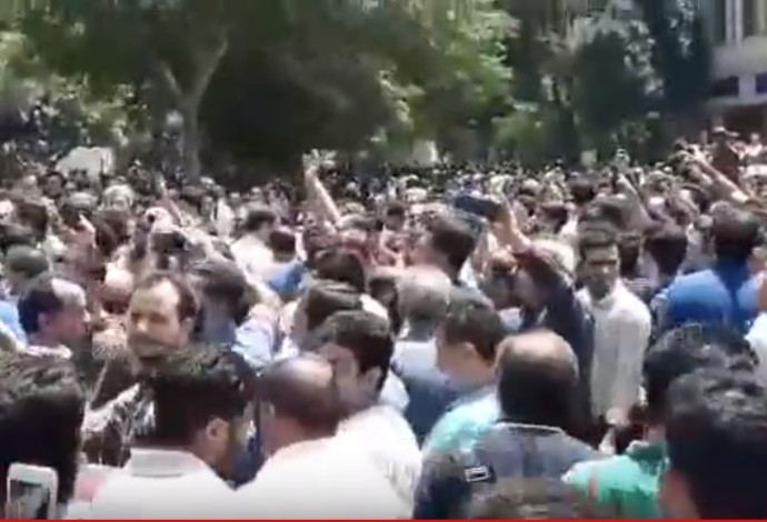מחאה באיראן (צילום:  יוטיוב)