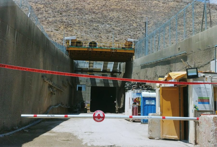קריסת המנהרה (צילום:  דוברות המשטרה)