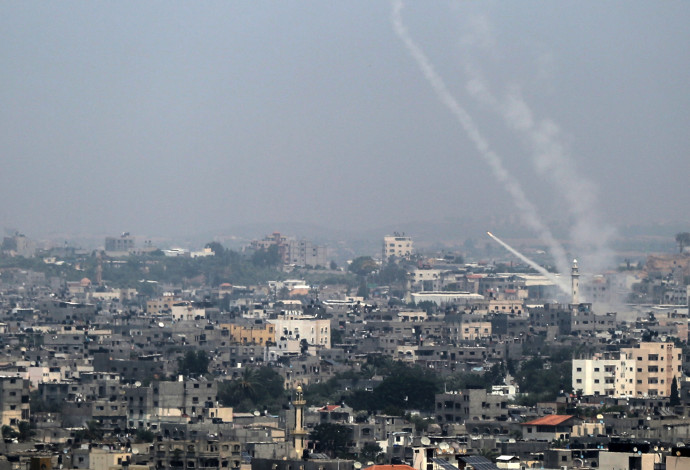 שיגורים מרצועת עזה (צילום:  AFP)