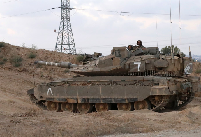 טנק של צה"ל בגבול רצועת עזה (צילום:  AFP)