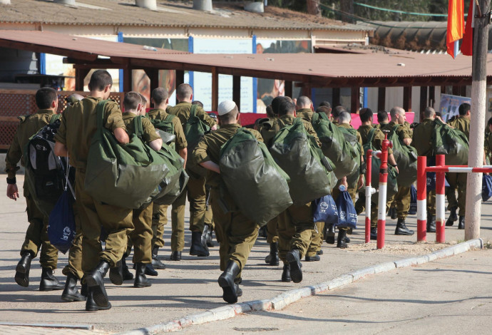 חיילים בבקו"ם (צילום:  אלי דסה)