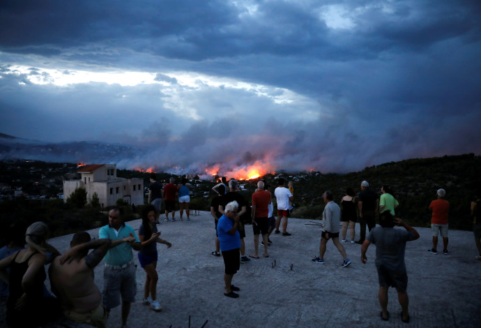 שריפות ליד אתונה (צילום:  רויטרס)