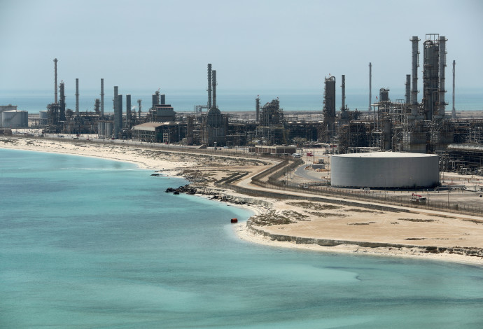 בית זיקוק לנפט בסעודיה (צילום:  רויטרס)