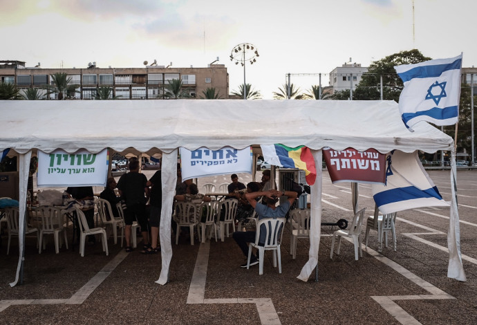 אוהל מחאה בכיכר רבין נגד חוק הלאום (צילום:  תומר נויברג, פלאש 90)