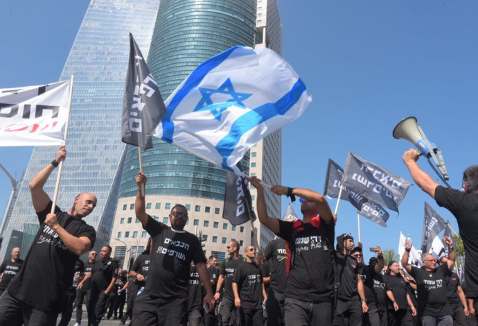 מחאת הכבאים בתל אביב (צילום:  אבשלום ששוני)